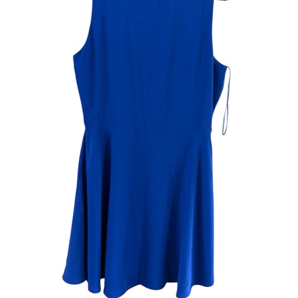 Elegant Blue Sleeveless Dress - Picture 3 of 7